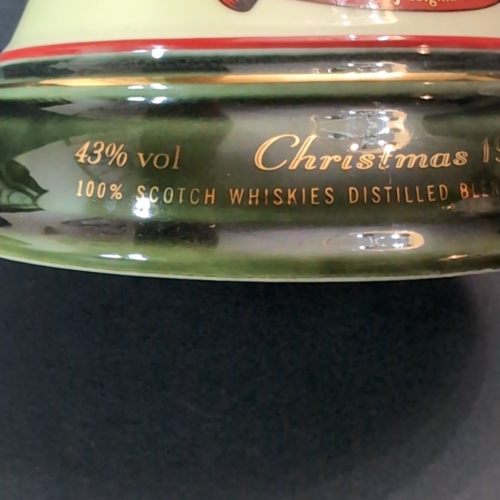 VGT 95  Bells Old Scotch Whisky Bottle Porcelain. - Picture 6 of 13